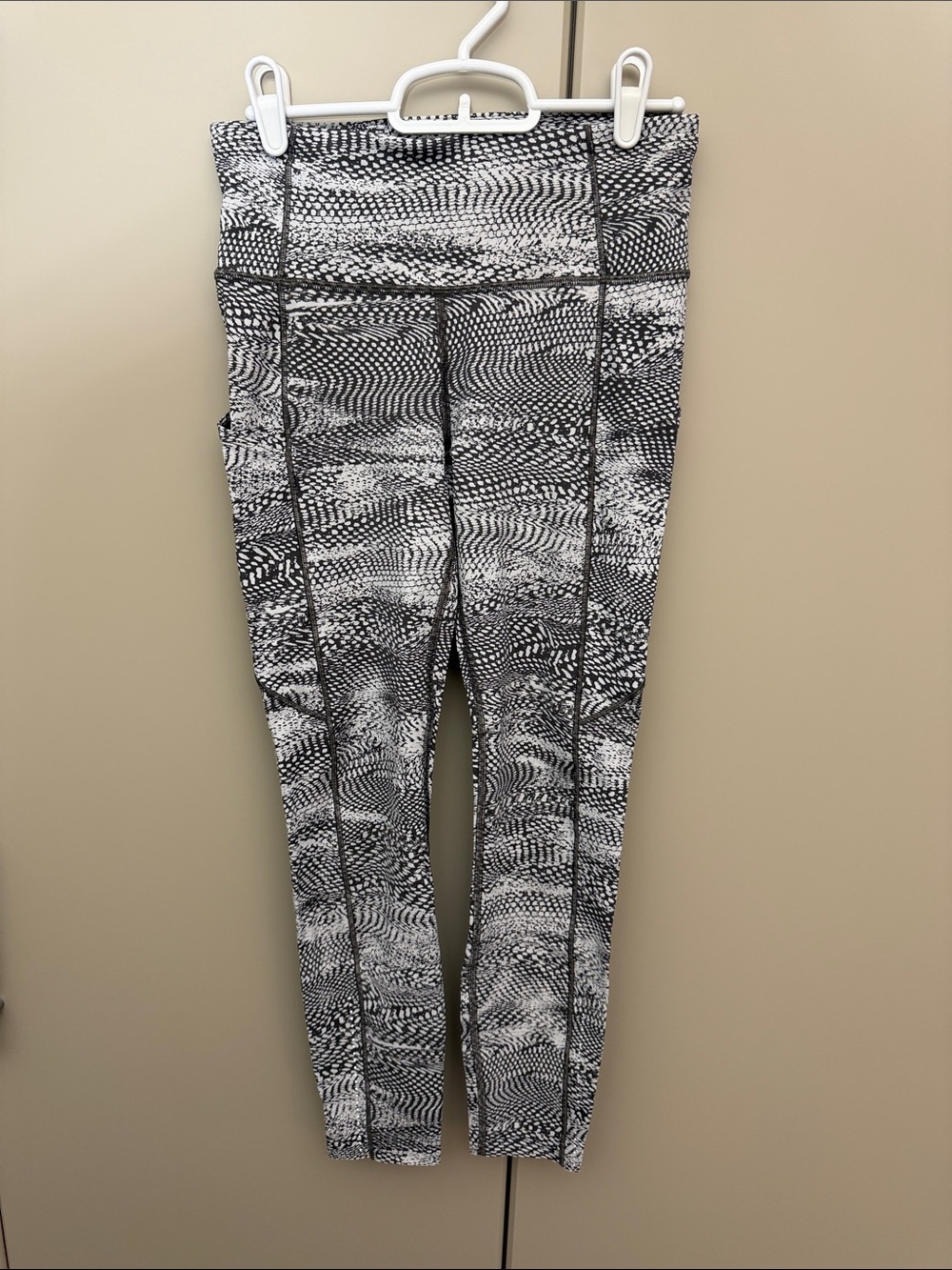 Lululemon Grey & White Snake Skin Printed Leggings